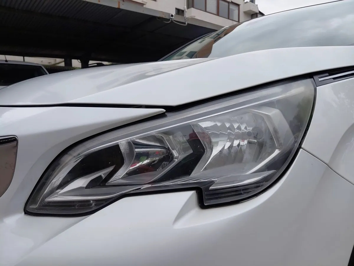 Peugeot 3008 1.6 Allure Blue-Hdi Diesel 4x2 120hp Eat6 5p año 2018