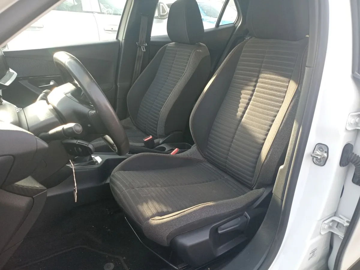 Peugeot 2008 1.2 Active Pack Puretech 130 4x2 Mt 5p año 2024
