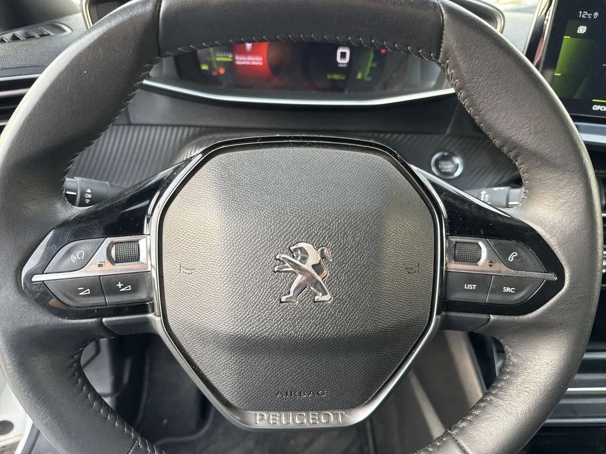 Peugeot 2008 1.2 Allure Puretech 130 4x2 Mt 5p año 2023