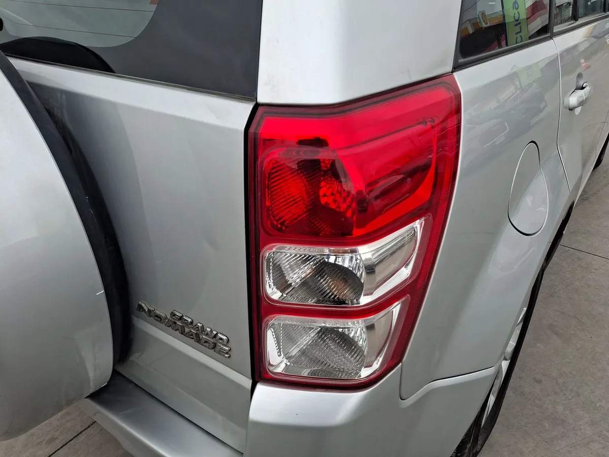 Suzuki Grand Nomade 2.4 Glx Se 2wd At 5p año 2019