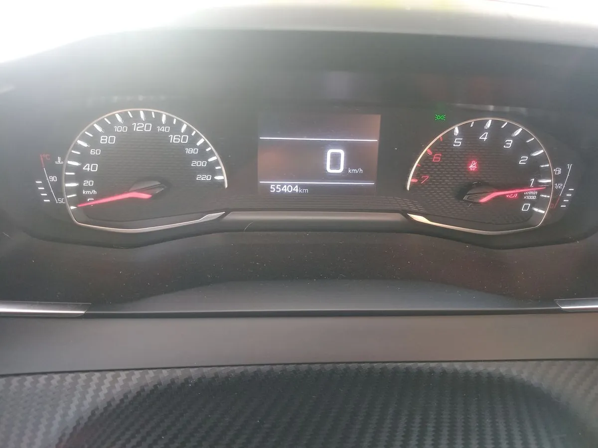 Peugeot 2008 1.2 Active Pack Puretech 130 4x2 Mt 5p año 2024