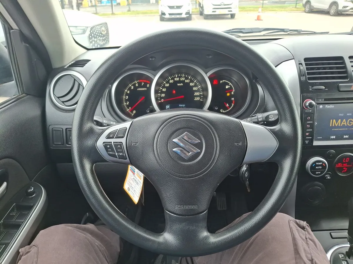 Suzuki Grand Nomade 2.4 Glx Se 2wd At 5p año 2019