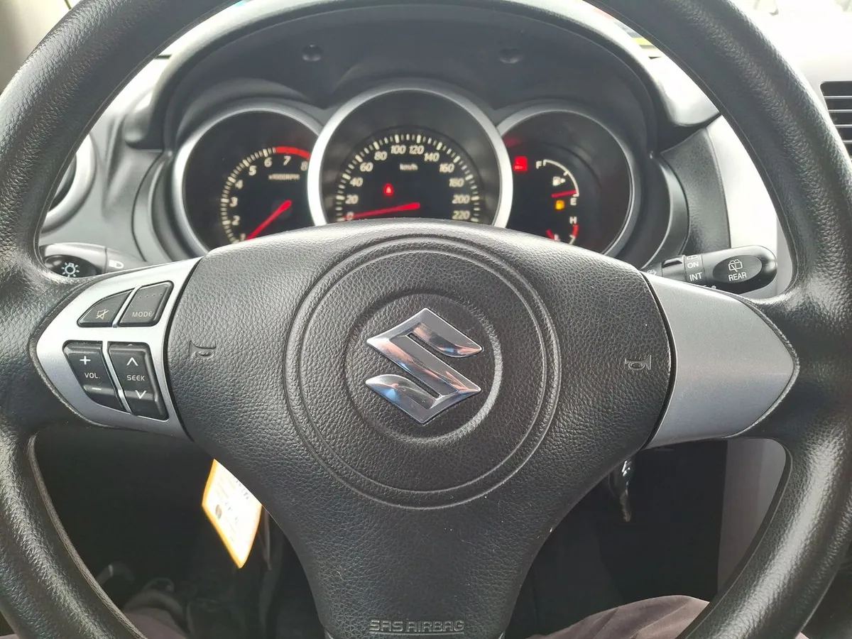 Suzuki Grand Nomade 2.4 Glx Se 2wd At 5p año 2019