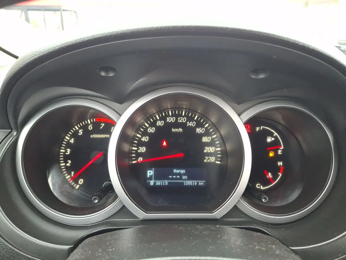 Suzuki Grand Nomade 2.4 Glx Se 2wd At 5p año 2019
