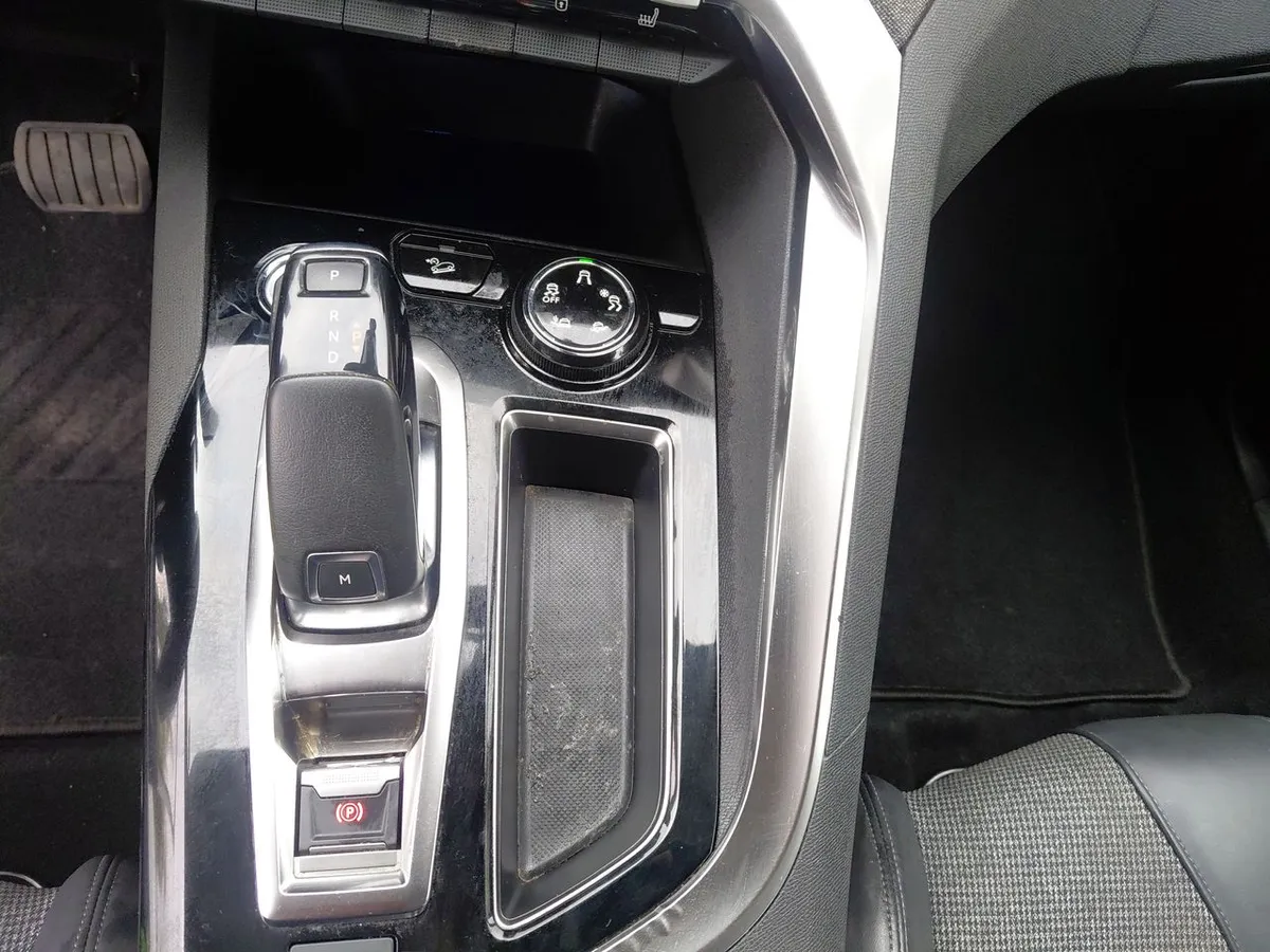 Peugeot 3008 1.6 Allure Blue-Hdi Diesel 4x2 120hp Eat6 5p año 2018
