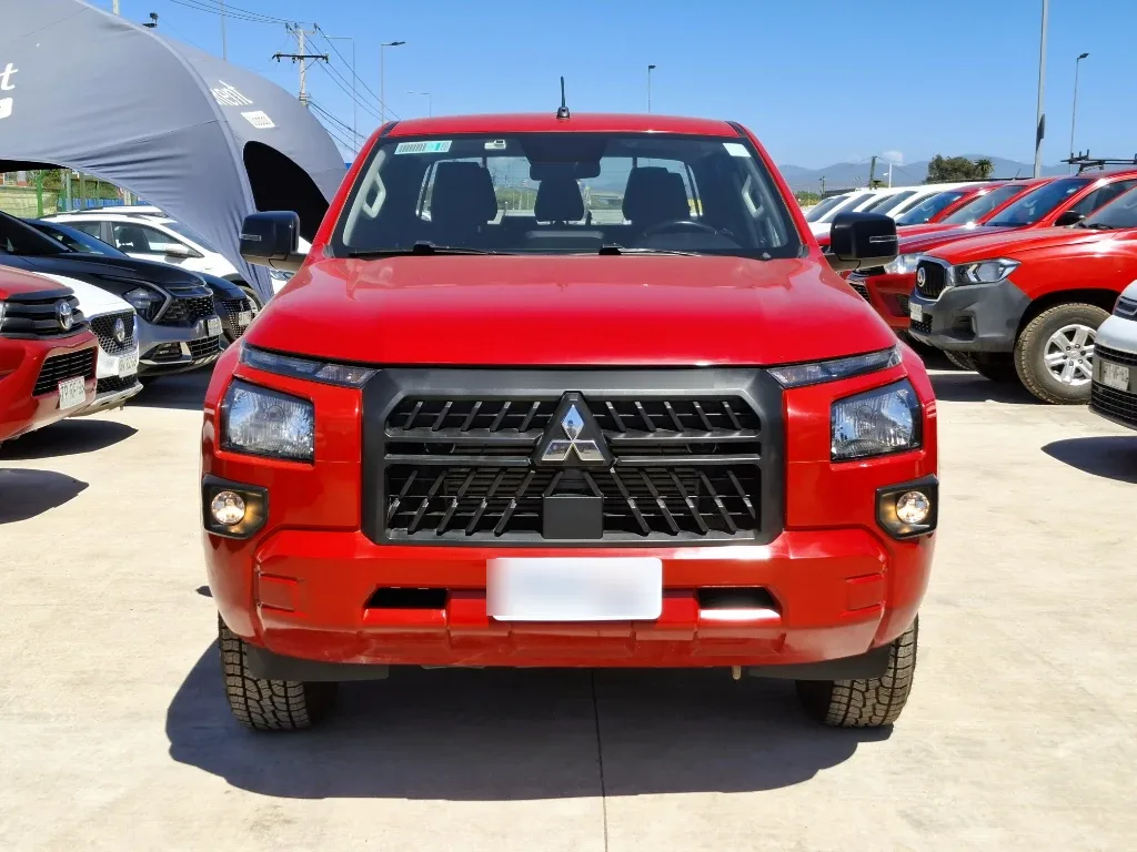 Mitsubishi L200 L200 Katana D/c 2.4 Tdi Mt Xrt 4x4 año 2024