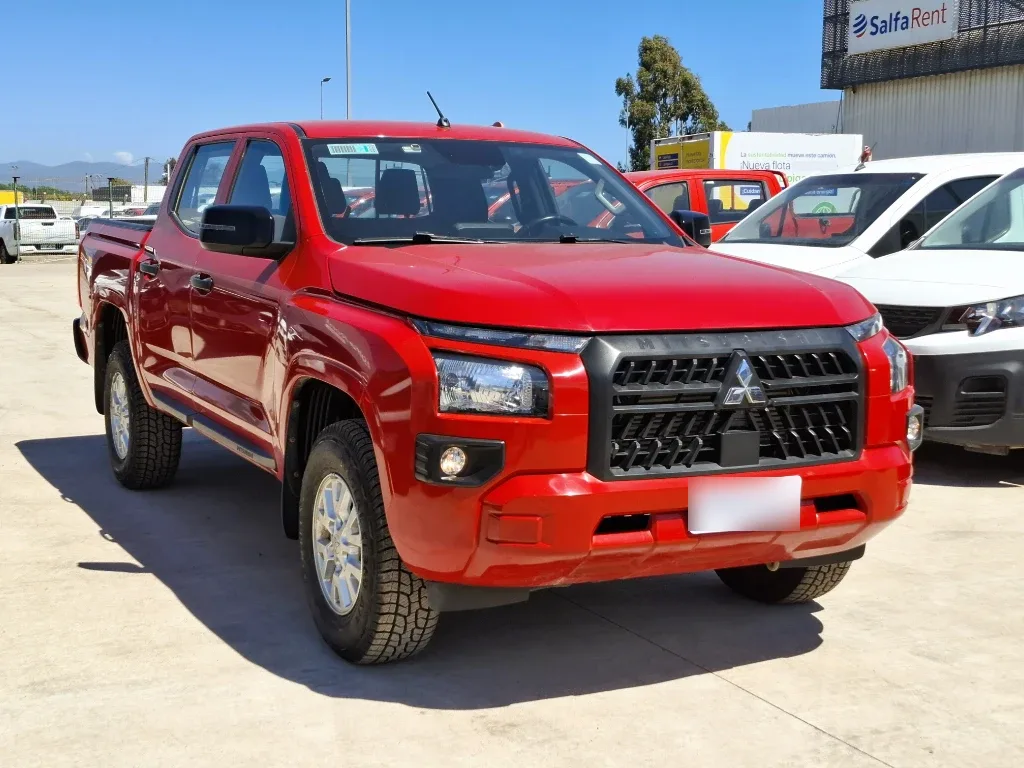 Mitsubishi L200 L200 Katana D/c 2.4 Tdi Mt Xrt 4x4 año 2024