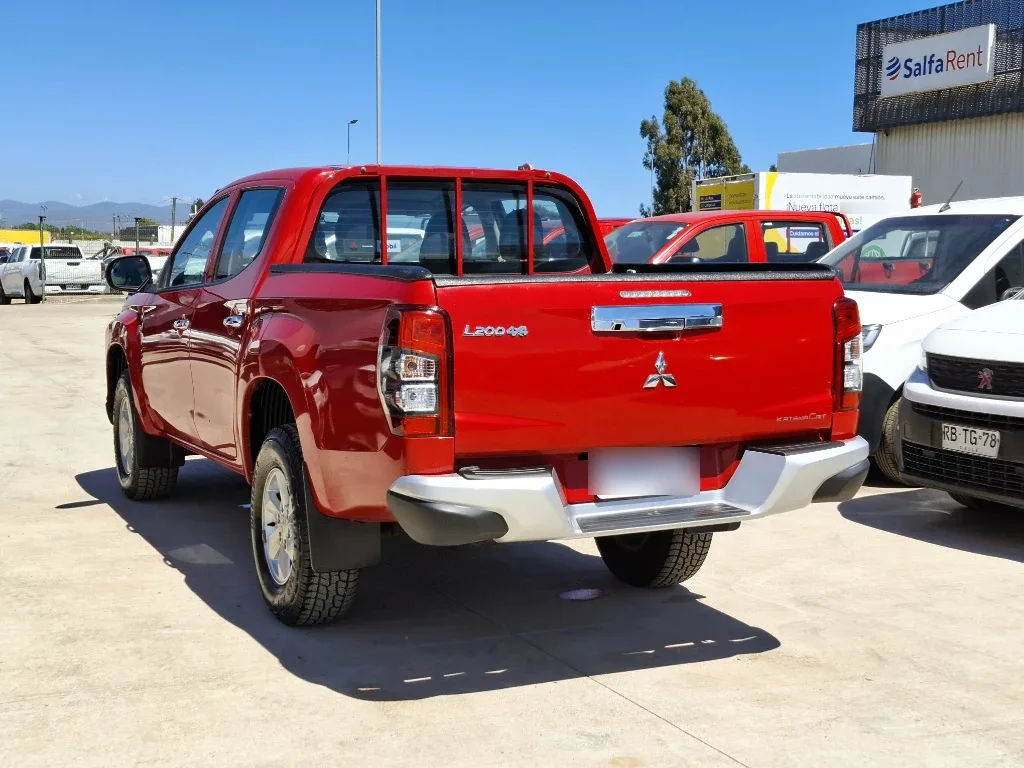 Mitsubishi L200 L200 Katana D/c 2.4 Tdi Mt Crt 4x4 año 2023