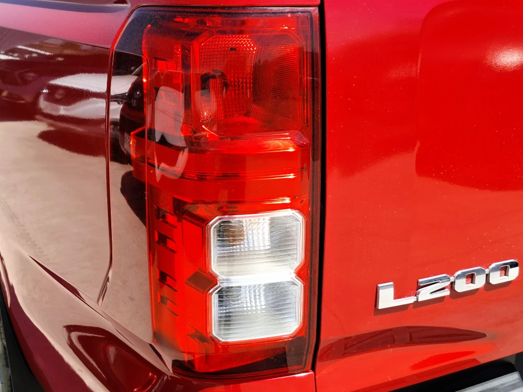 Mitsubishi L200 L200 Katana D/c 2.4 Tdi Mt Xrt 4x4 año 2024
