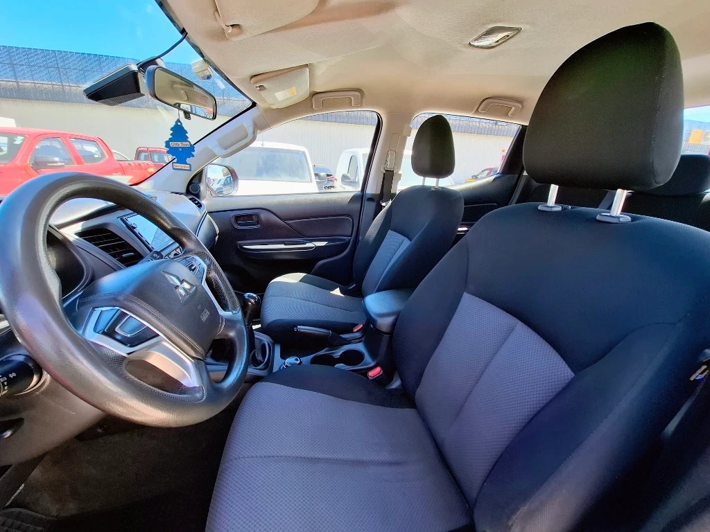 Mitsubishi L200 L200 Katana D/c 2.4 Tdi Mt Crt 4x4 año 2023