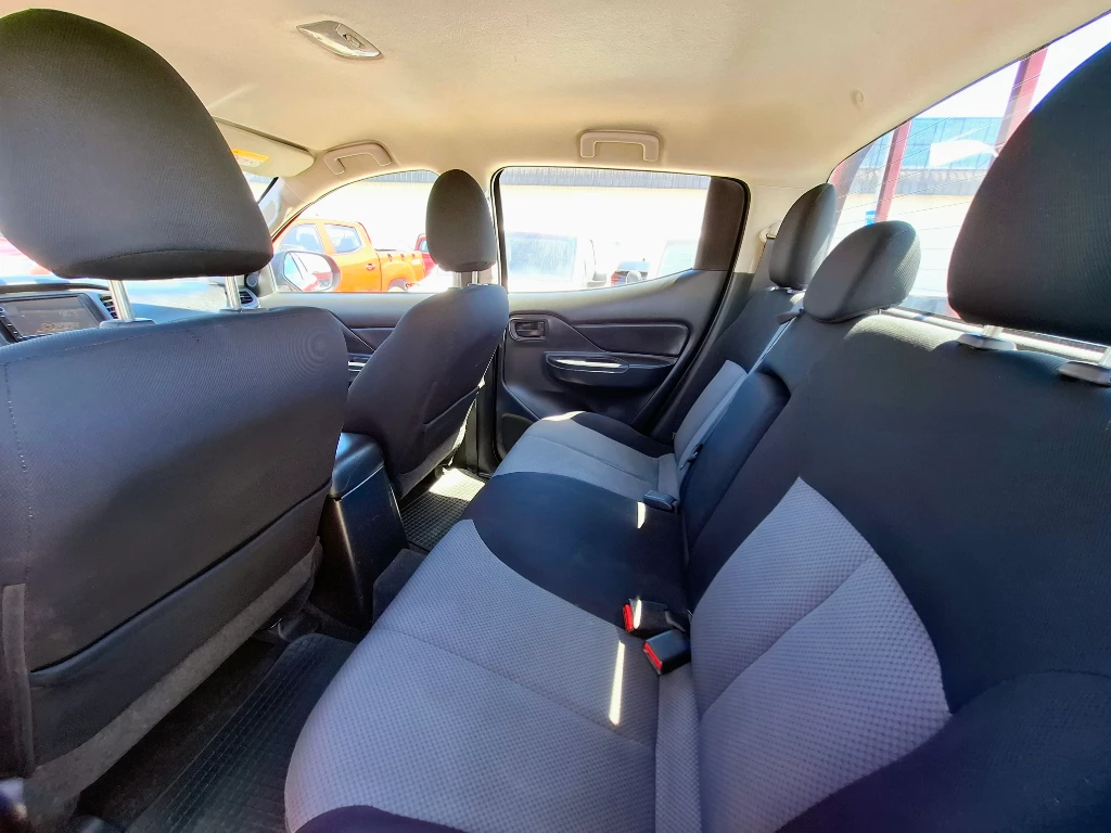 Mitsubishi L200 L200 Katana D/c 2.4 Tdi Mt Crt 4x4 año 2023