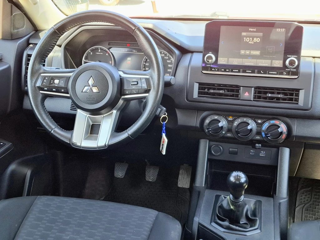Mitsubishi L200 L200 Katana D/c 2.4 Tdi Mt Xrt 4x4 año 2024