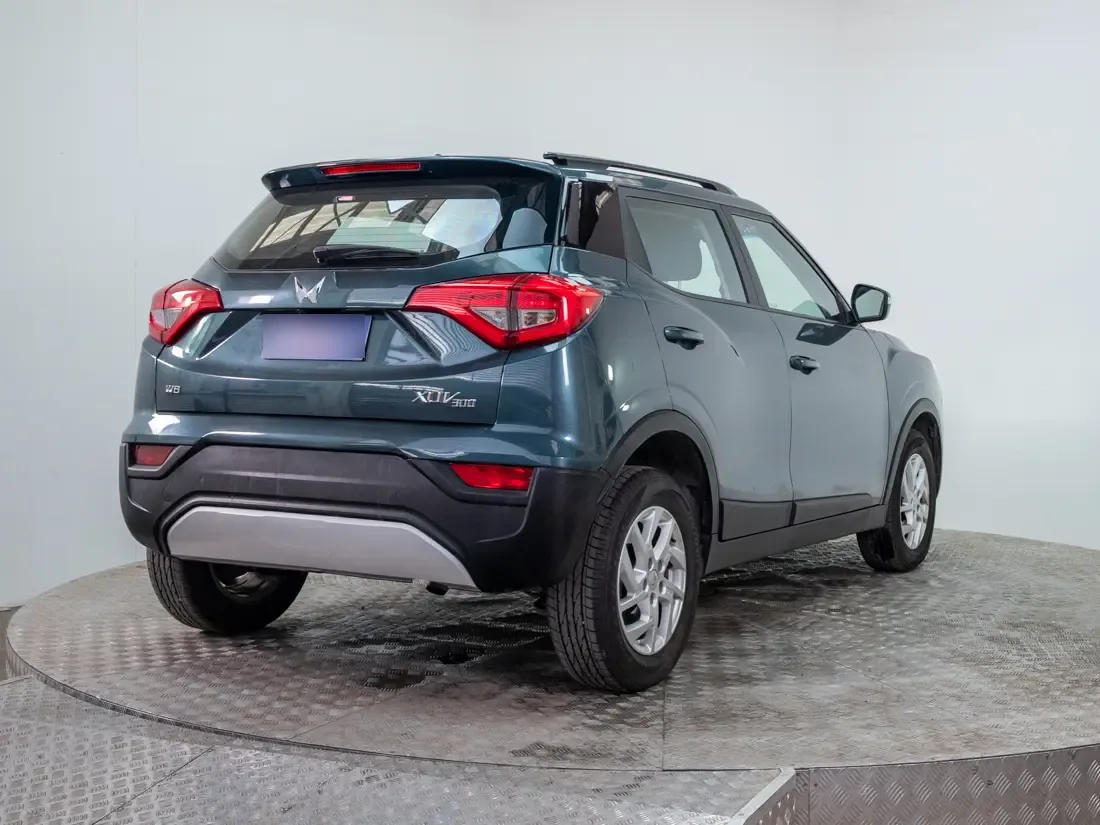 Mahindra Xuv300 1.2 Comfort Mt año 2024