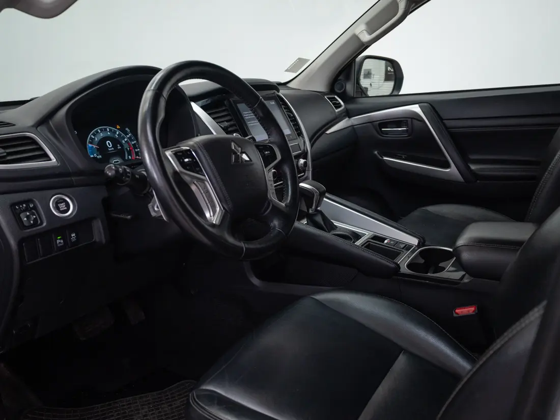Mitsubishi Montero Sport 3.0 At 4x2 año 2024