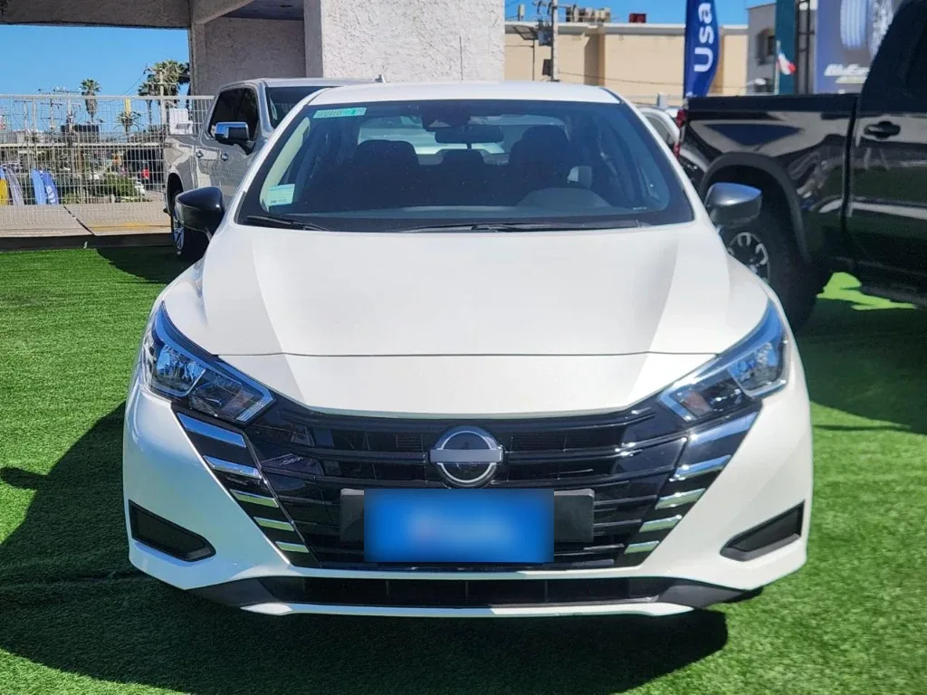 Nissan Versa 1.6 Sense 4x2 Mt 4p año 2025