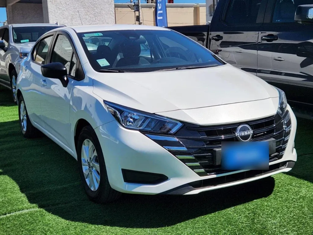 Nissan Versa 1.6 Sense 4x2 Mt 4p año 2025