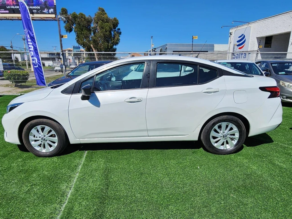 Nissan Versa 1.6 Sense 4x2 Mt 4p año 2025