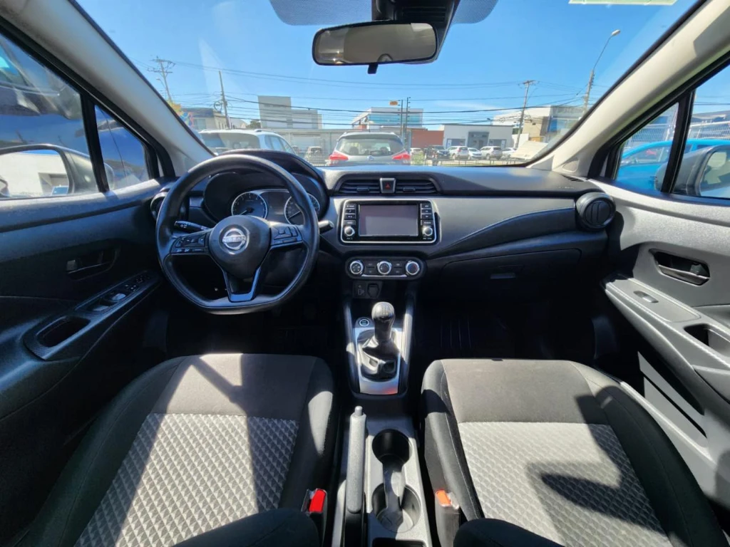 Nissan Versa 1.6 Sense 4x2 Mt 4p año 2025