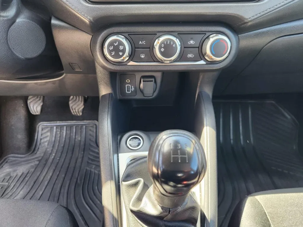 Nissan Versa 1.6 Sense 4x2 Mt 4p año 2025