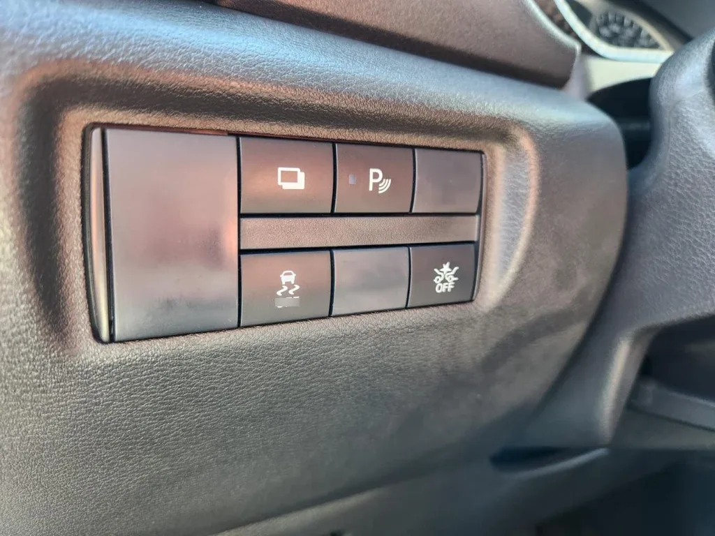 Nissan Versa 1.6 Sense 4x2 Mt 4p año 2025