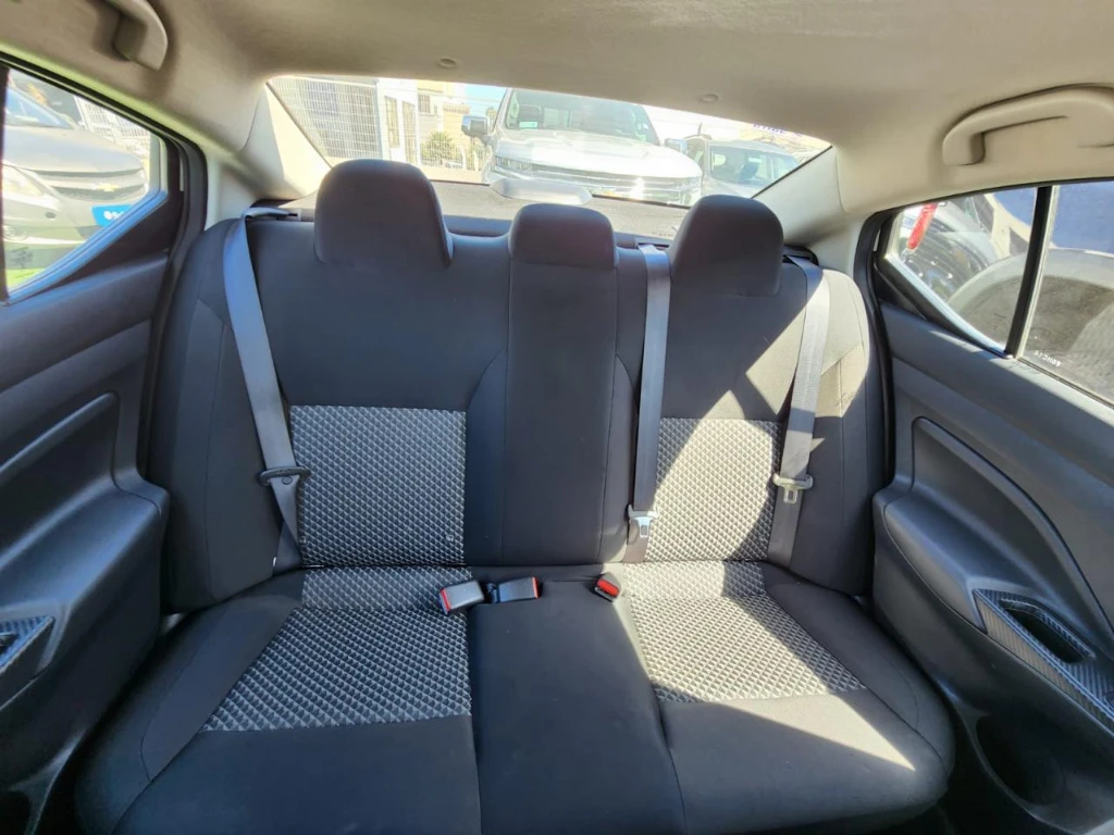 Nissan Versa 1.6 Sense 4x2 Mt 4p año 2025