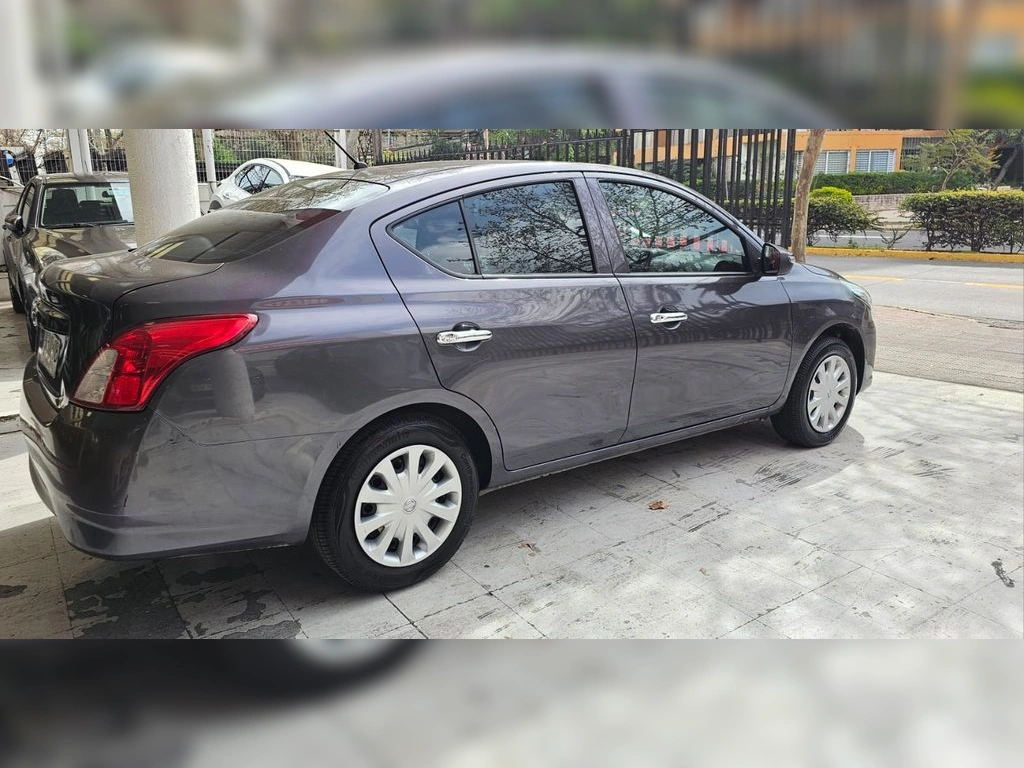 Nissan Versa Mt año 2021