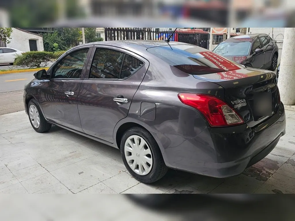Nissan Versa Mt año 2021