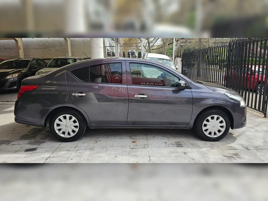 Nissan Versa Mt año 2021