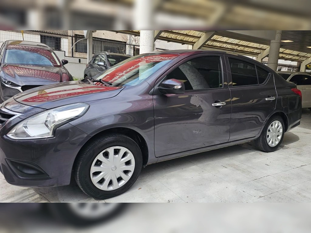 Nissan Versa Mt año 2021