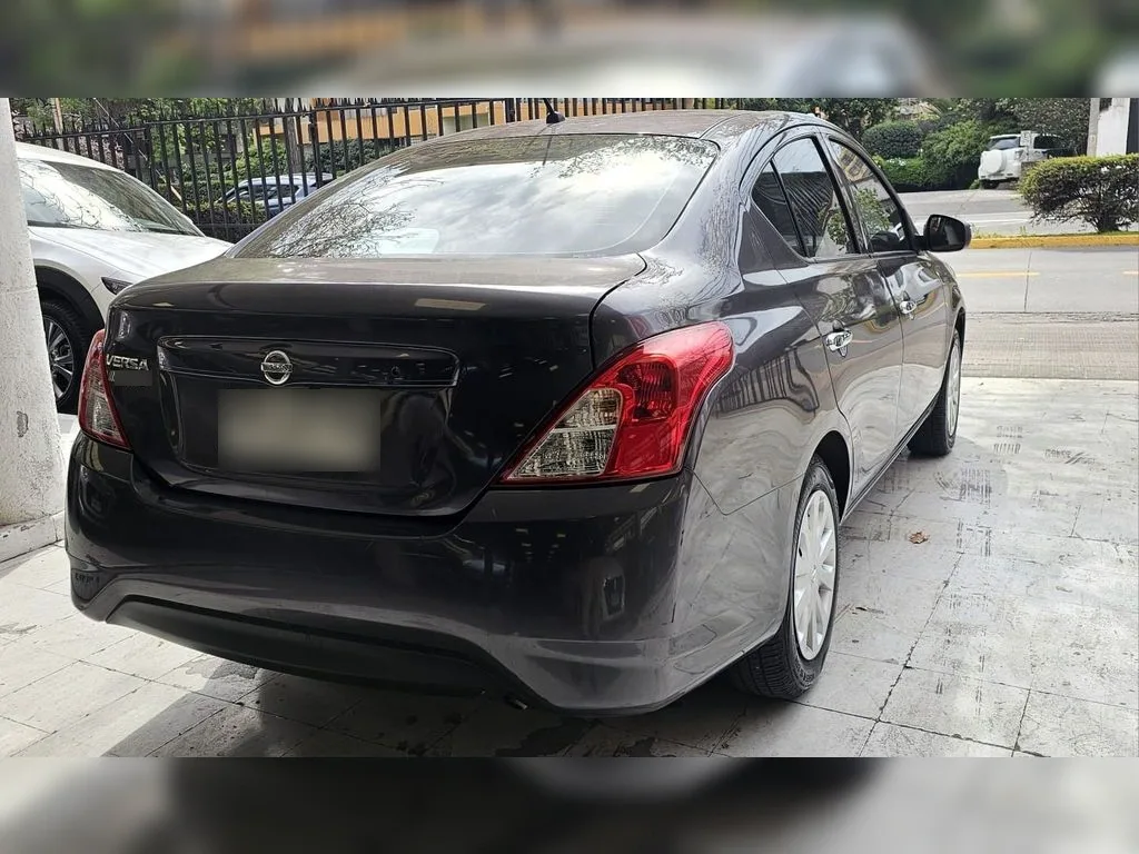 Nissan Versa Mt año 2021