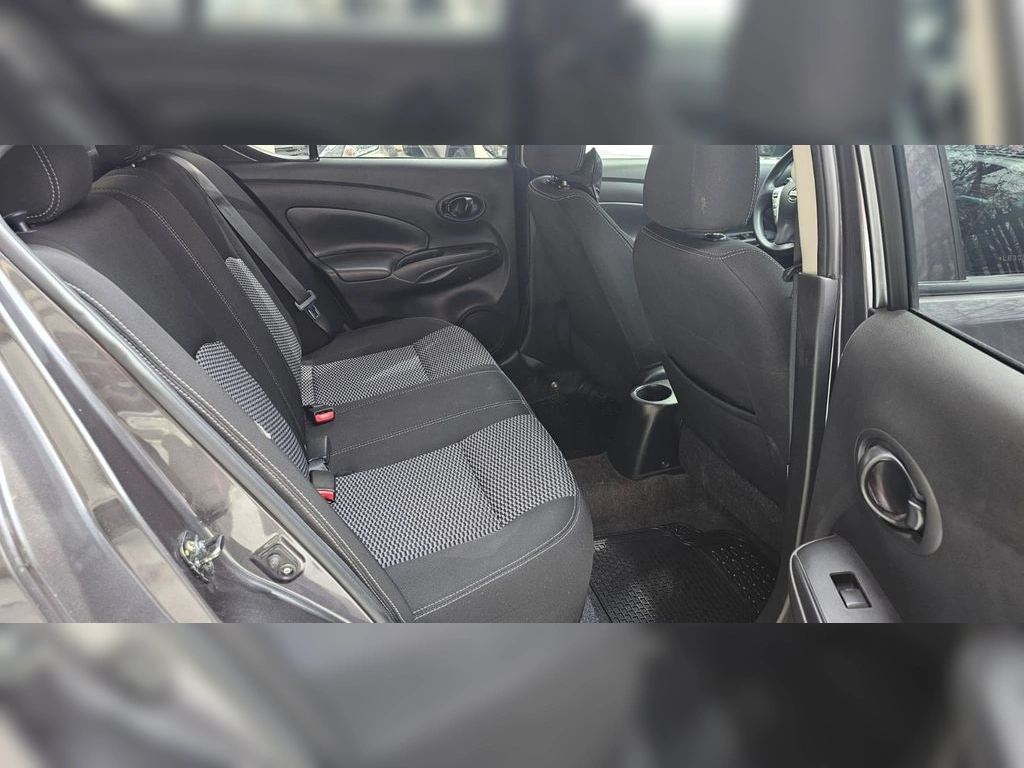 Nissan Versa Mt año 2021