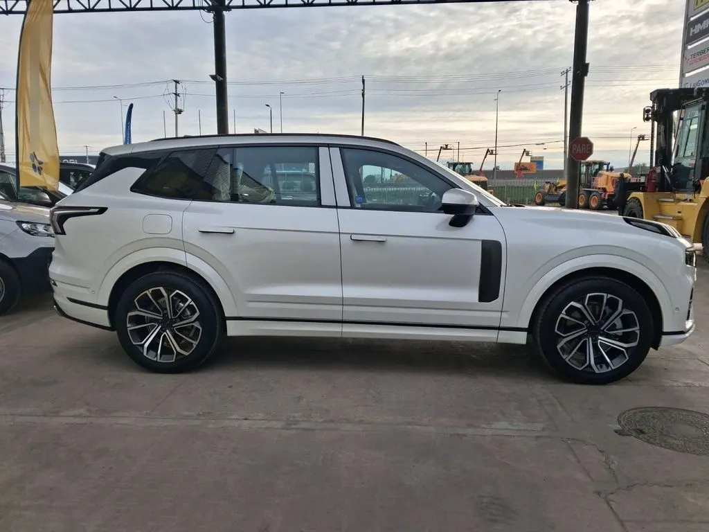 Lynk&Co 09 Halo año 2027