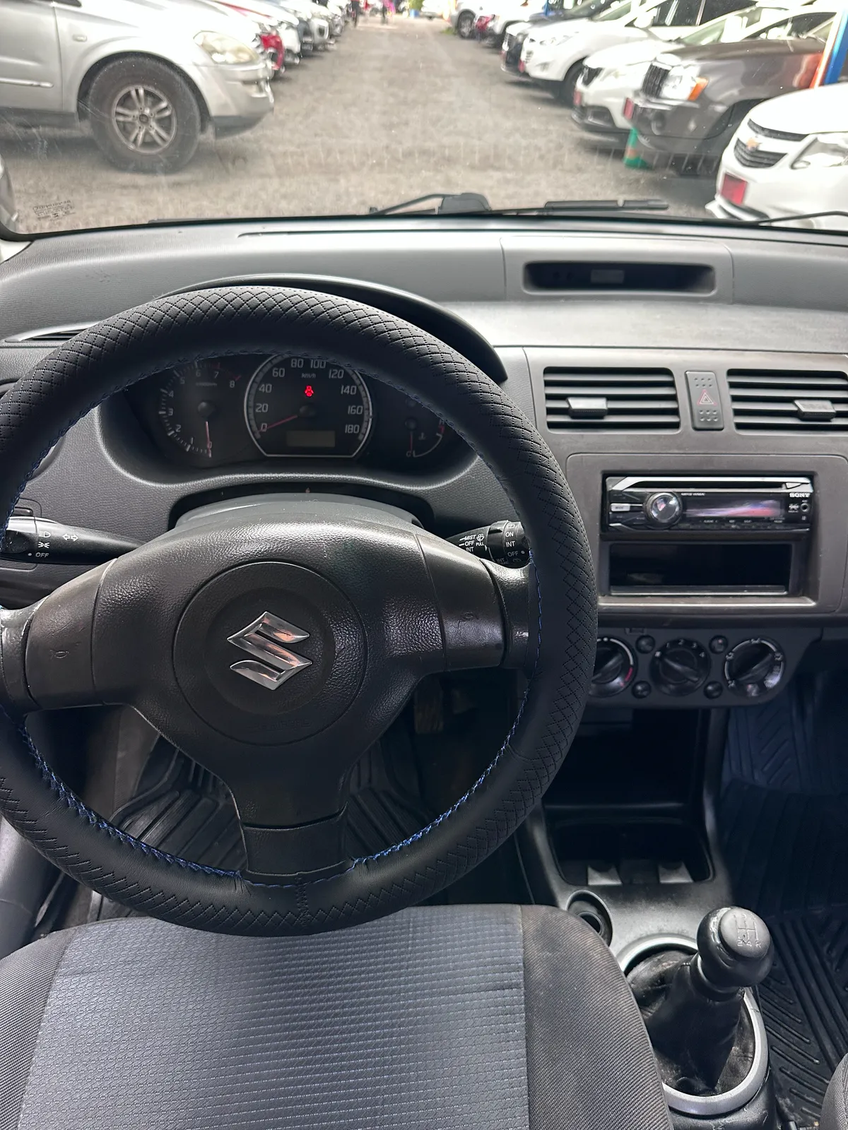 SUZUKI SWIFT 1.3 Gl Mt año 2011