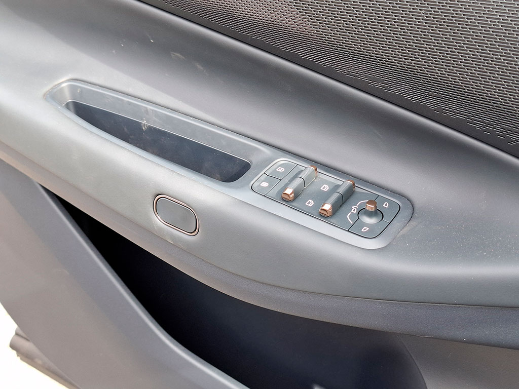 Lynk&Co 08 Phev año 2027
