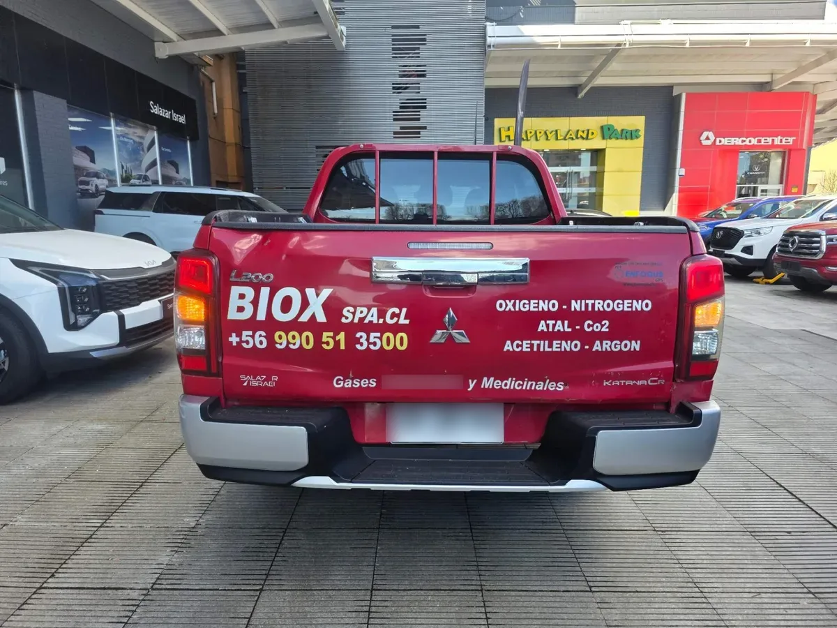 Mitsubishi L200 2.4 Katana Cr Diesel Special Pack Dob. Cab. 4x2 Mt 4p año 2022