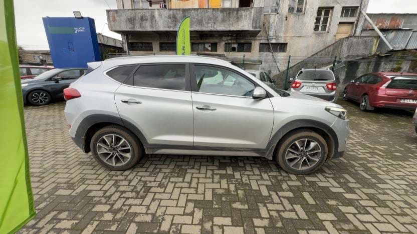Hyundai Tucson 2.0 Crdi Diesel Premium Nav 4wd At 5p año 2018
