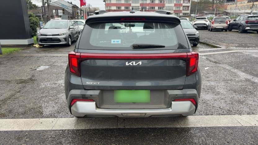 Kia Sonet 1.5 Ex 4x2 6mt 5p año 2024