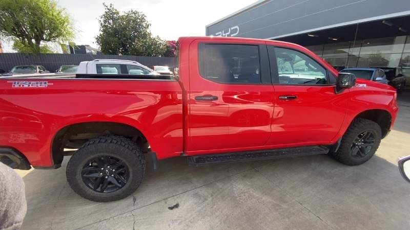 Chevrolet Silverado 5.3 Lt Trail Boss Z71 4x4 At 4p año 2024