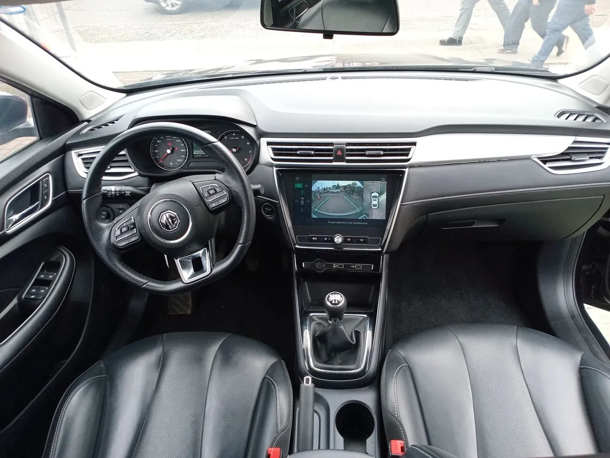 MG 5 1.5 Dlx 4x2 Mt 4p año 2024
