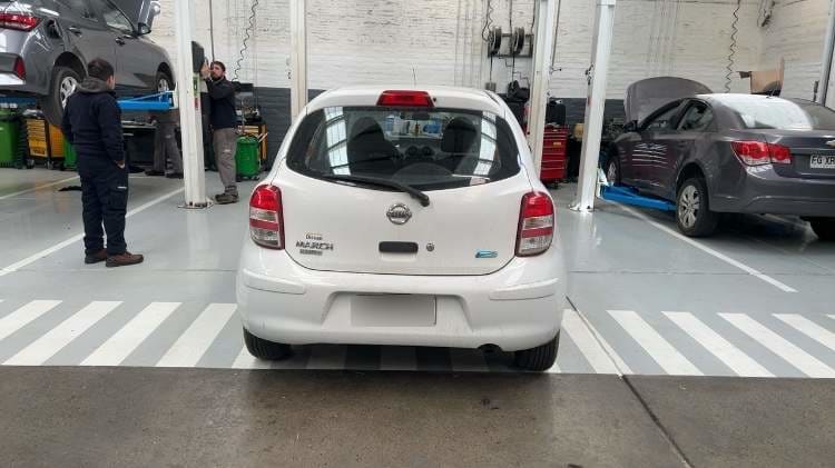 Nissan March 1.6 Active 4x2 Mt 5p año 2016