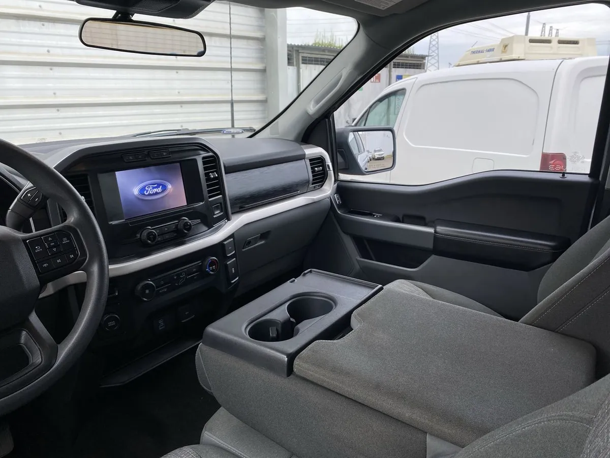 Ford F-150 3.3 Xlt Cc Dob. Cab. 4x2 At 4p año 2022
