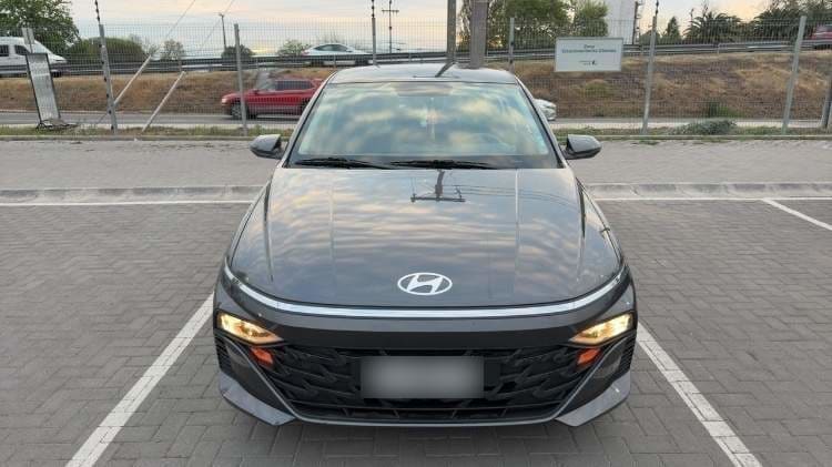 Hyundai Accent 1.5 Plus 4x2 Mt 4p año 2024