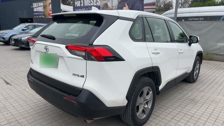 Toyota Rav 4 2.0 Le 4x2 Cvt At 5p año 2023