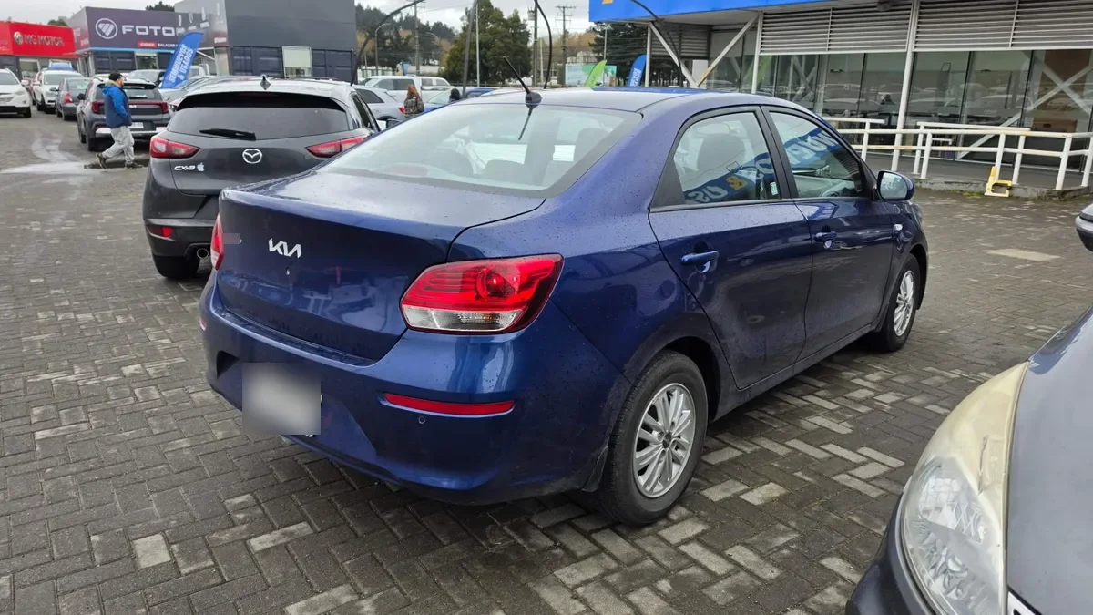Kia Soluto 1.4 Ex Full 4x2 Srf Mt 4p año 2024
