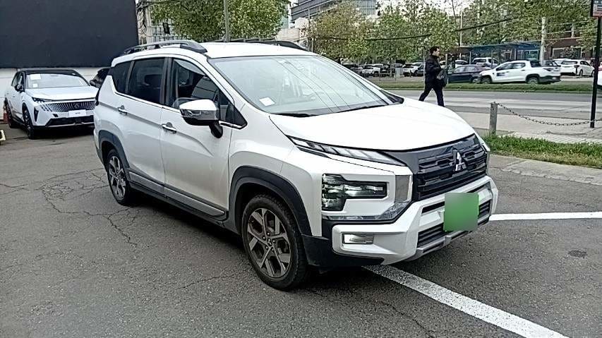 Mitsubishi Xpander 1.5 Cross 4x2 At 5p año 2024