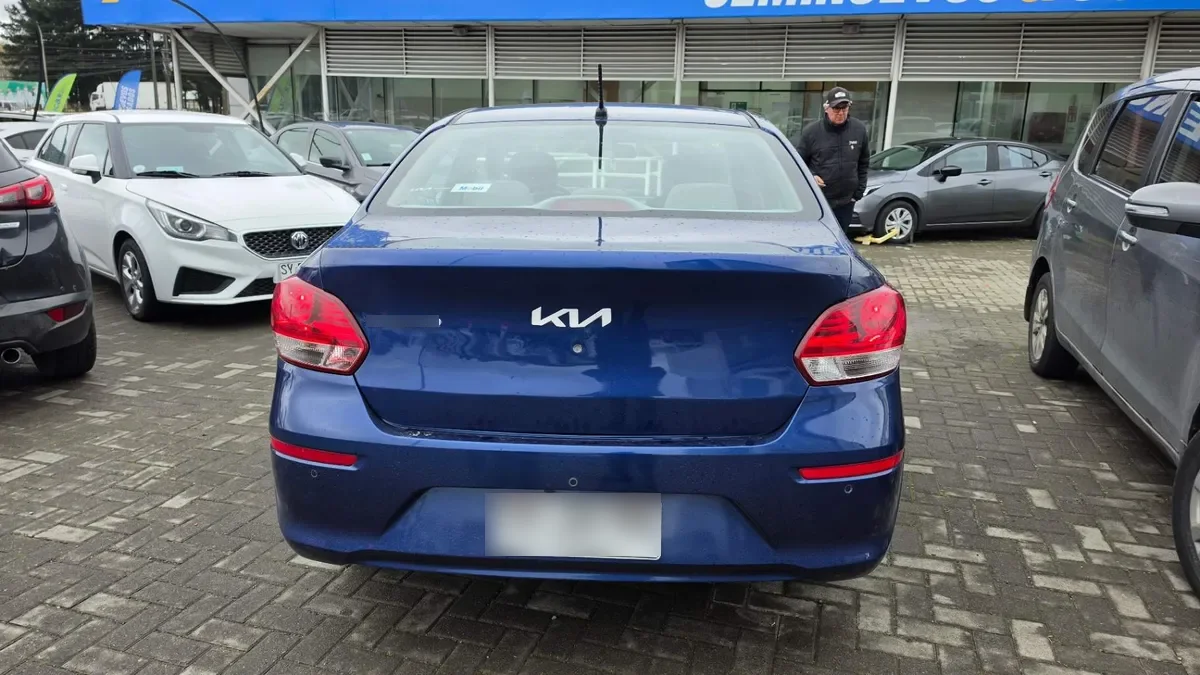 Kia Soluto 1.4 Ex Full 4x2 Srf Mt 4p año 2024