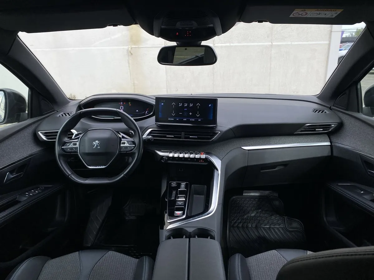 Peugeot 5008 1.5 Allure Pack Bluehdi 130 4x2 Eat8 5p año 2024