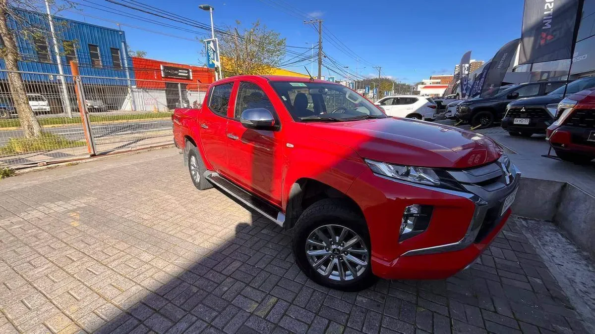 Mitsubishi L200 2.4 Katana Crt Diesel Dob. Cab. 4x4 Euro6 Mt 4p año 2024
