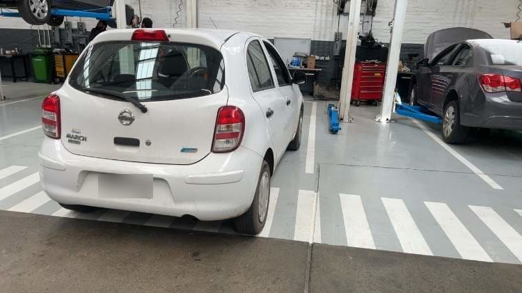 Nissan March 1.6 Active 4x2 Mt 5p año 2016
