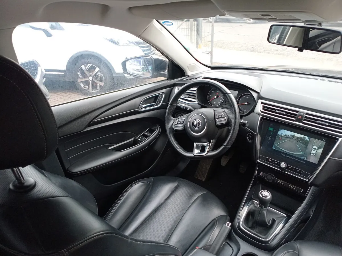 MG 5 1.5 Dlx 4x2 Mt 4p año 2024